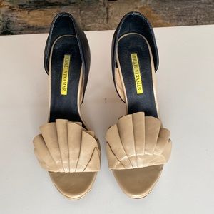 Leather open toed pumps